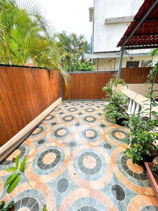 Corner House, Lonavla By Meheru-4 Bhk Villa With Pool المظهر الخارجي الصورة