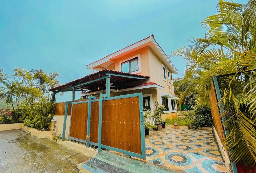 Corner House, Lonavla By Meheru-4 Bhk Villa With Pool المظهر الخارجي الصورة