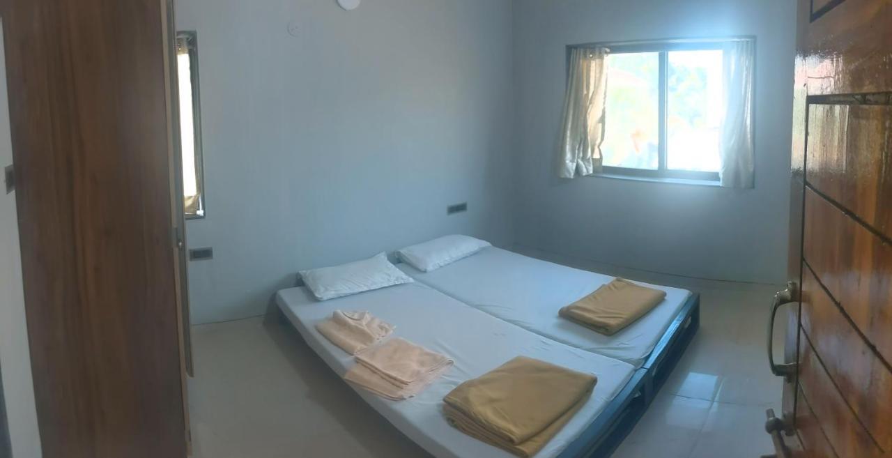 Corner House, Lonavla By Meheru-4 Bhk Villa With Pool المظهر الخارجي الصورة