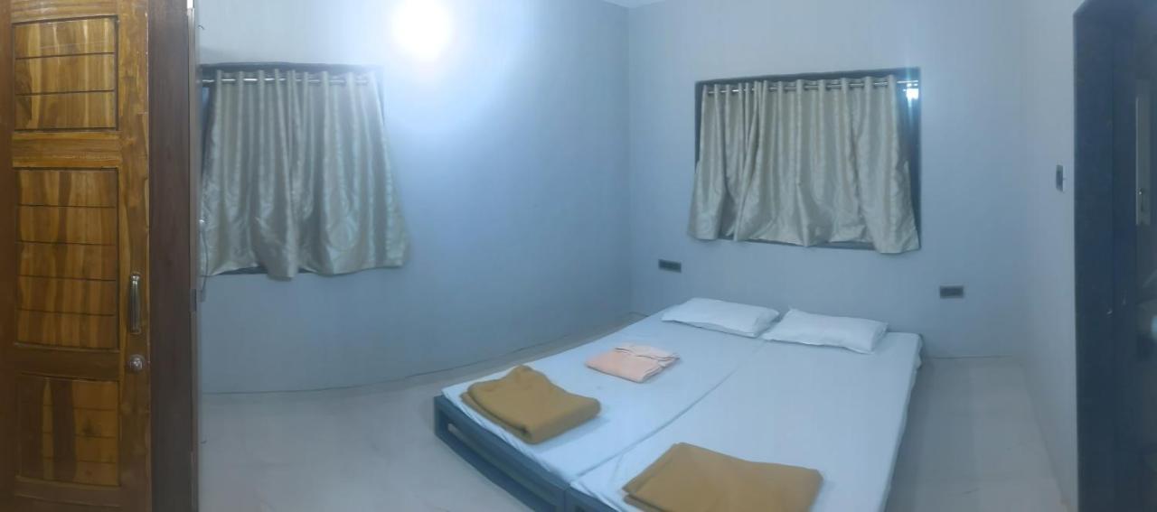 Corner House, Lonavla By Meheru-4 Bhk Villa With Pool المظهر الخارجي الصورة